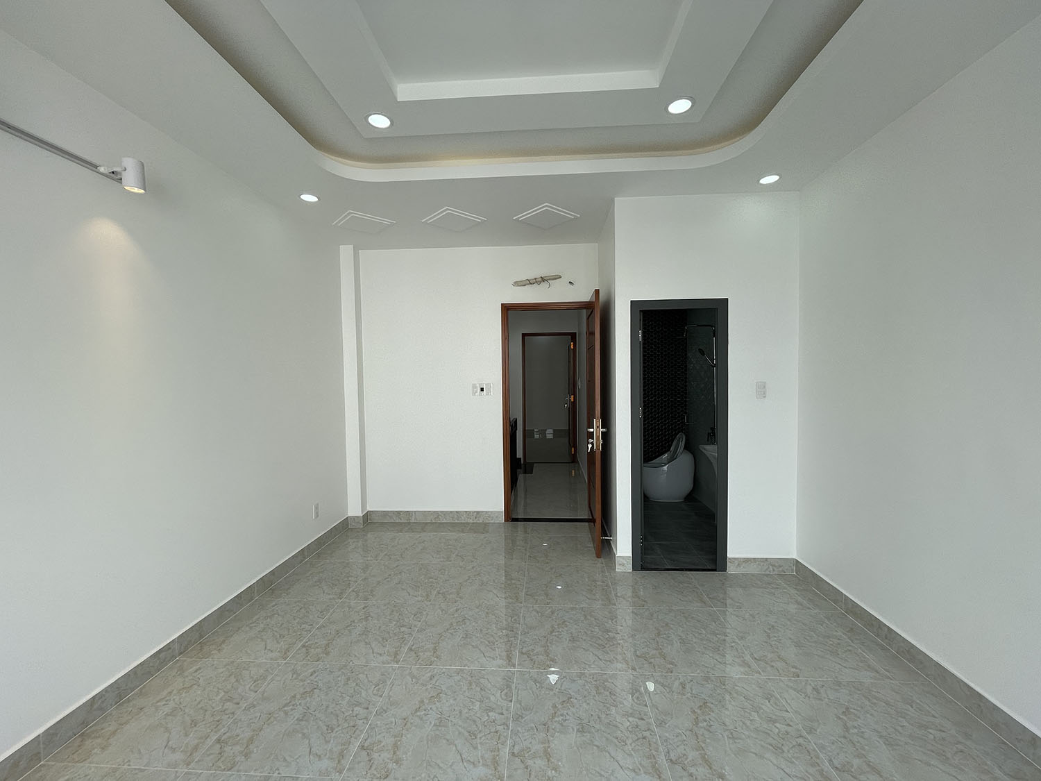 Bán nhà Đường Nguyễn Trọng Tuyển, Quận Phú Nhuận Tuyệt phẩm 4 lầu t.kế Cổ Điển PARIS PHÁP, hẻm ôtô